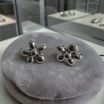 PAPATYA ŞEKLİNDE GÜMÜŞ RENK TREND KÜPE
